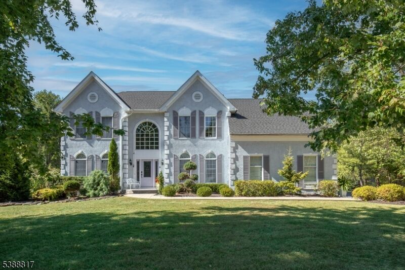 Property Photo:  6 Wyckoff Dr  NJ 08867 