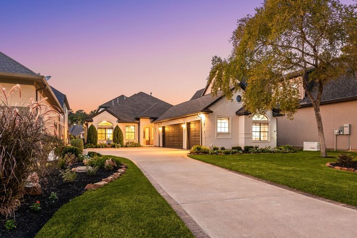 Property Photo:  161 Westlake Point  TX 77356 