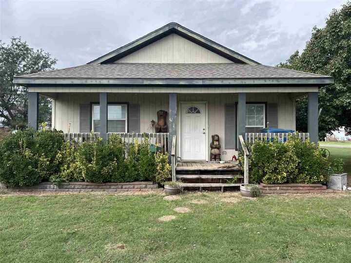 220 N Symcox Street  Cordell OK 73632 photo