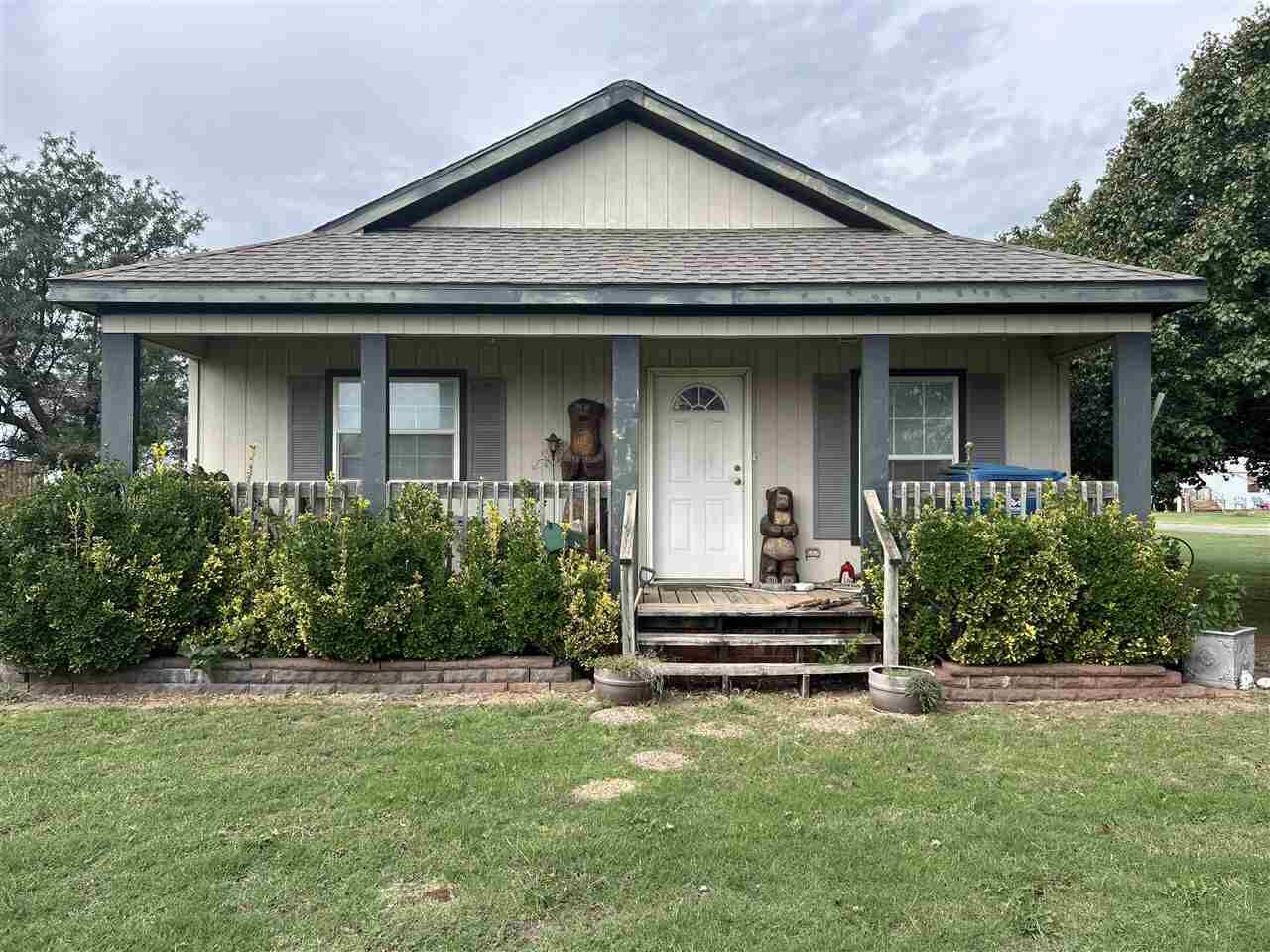 Property Photo: 220 N Symcox Street OK 73632