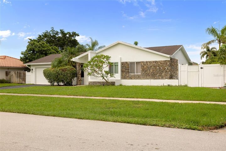 Property Photo:  20847 Sugarloaf Lane  FL 33428 