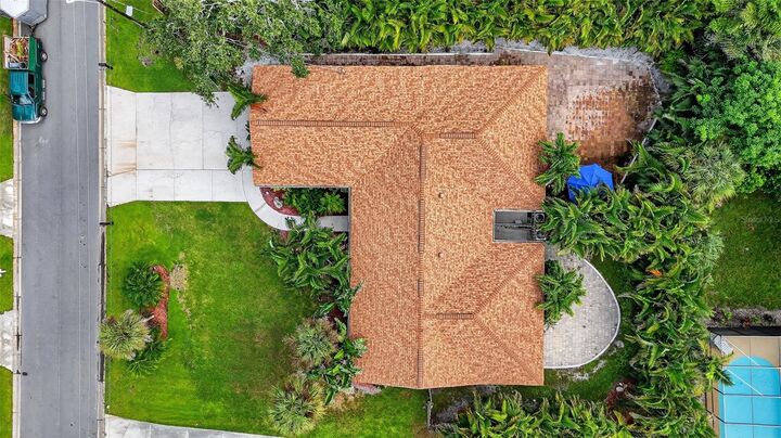 Property Photo: 1884 Southpointe Drive FL 34231