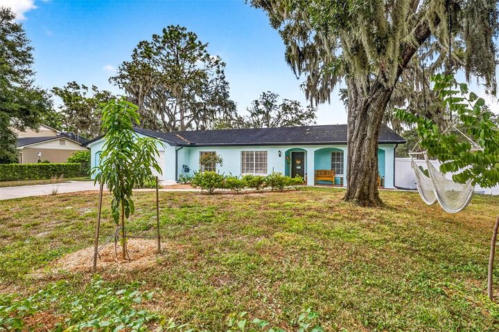Property Photo: 723 Grand Circle FL 33617