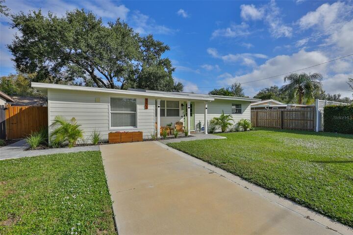 Property Photo: 4703 W Wallace Avenue FL 33611