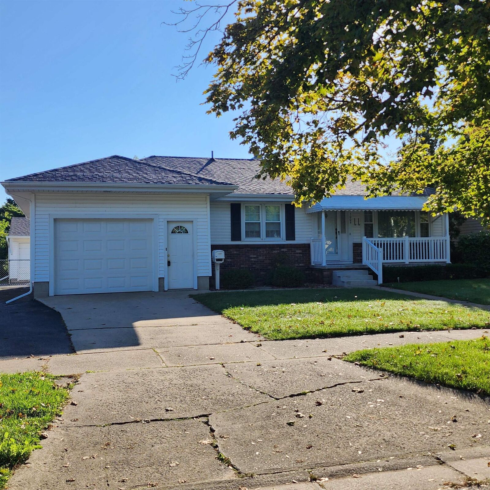 Property Photo:  1005 Maple Street  MI 48732 