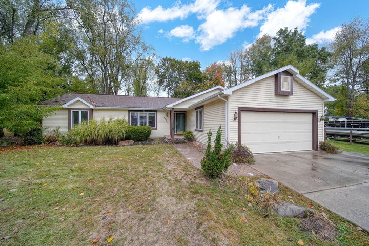 Property Photo: 1884 Glenshire Drive MI 49201