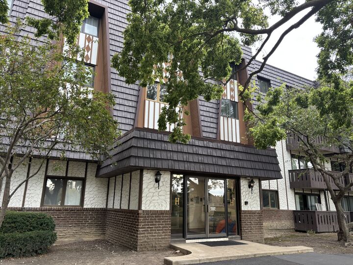 Property Photo:  13200 W Heiden Circle 2105  IL 60044 