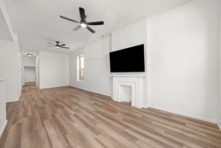 Property Photo: 2345 W Grenshaw Street IL 60612