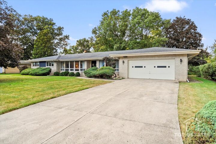 Property Photo: 980 Apple Creek Lane IL 60016