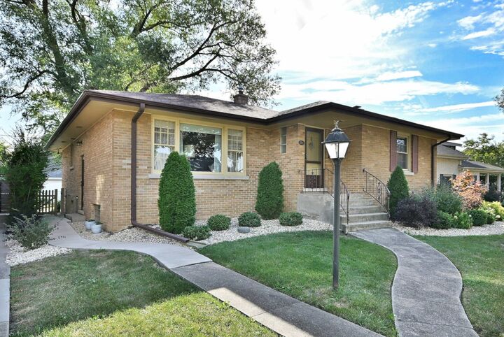 Property Photo: 2511 Rhodes Avenue IL 60171