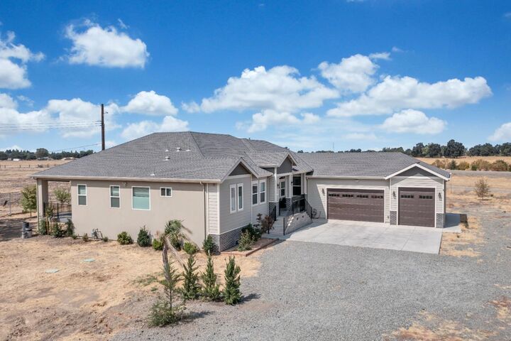 Property Photo:  5425 Rio Linda Boulevard  CA 95838 