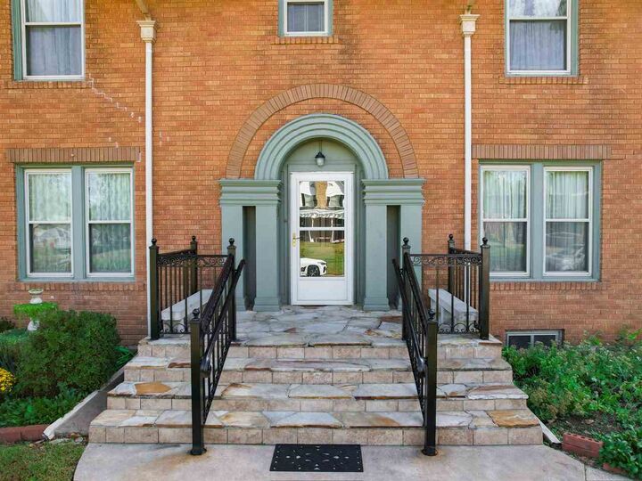 Property Photo:  1300 S 8th Street  OK 74601 