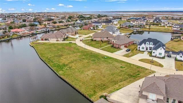 Property Photo:  464 San Cristobal Court  LA 70458