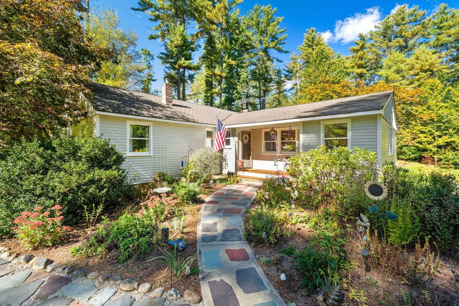 Property Photo: 3 Pinewood Drive NH 03031