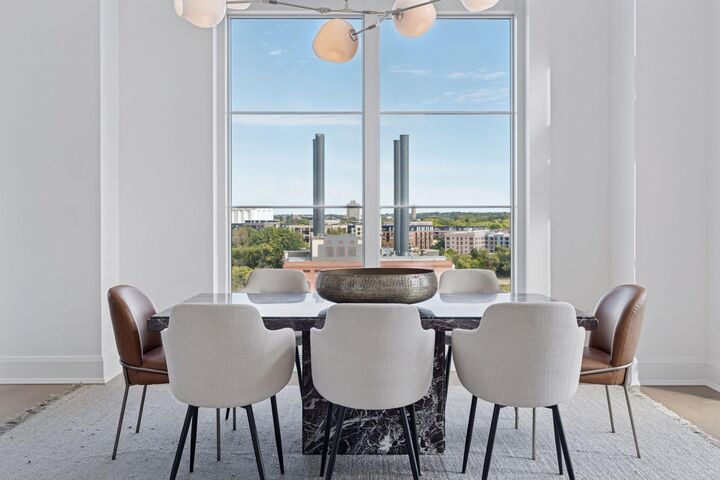 Property Photo:  1111 W River Parkway 8D  MN 55415 