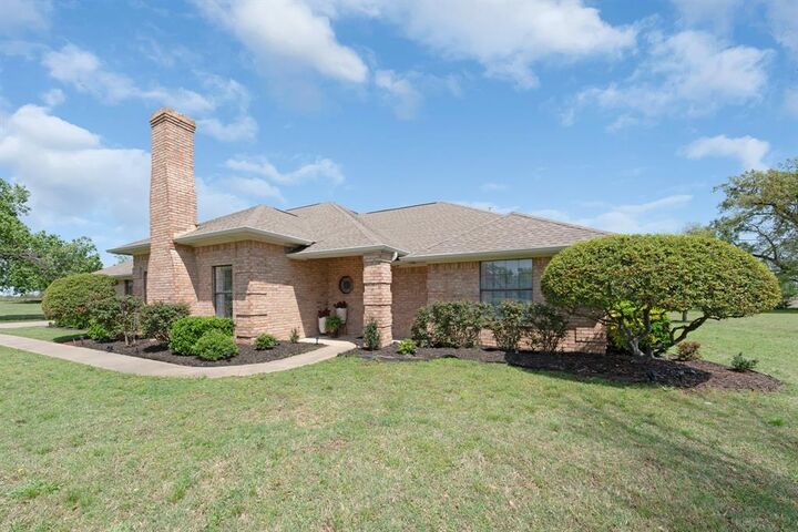 Property Photo: 112 Briarwood TX 75482