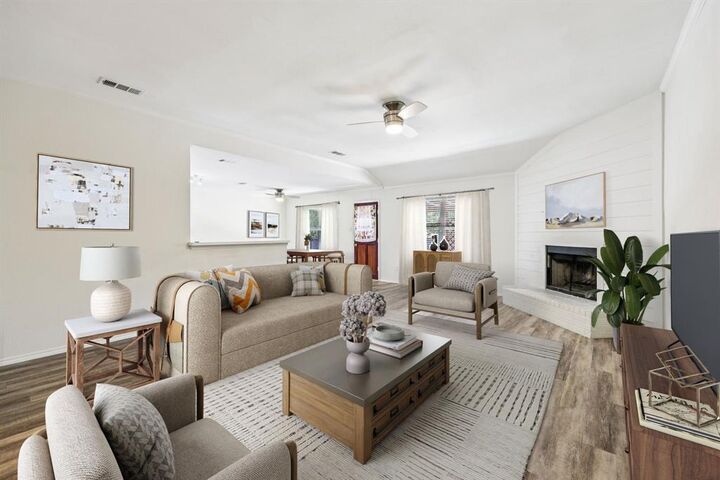Property Photo:  906 Creekview Drive  TX 75165 
