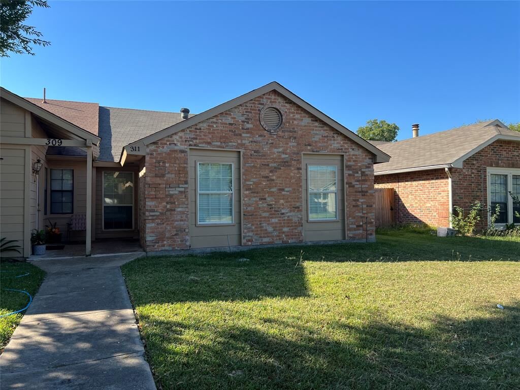 Property Photo:  311 Navarro Lane  TX 75052 