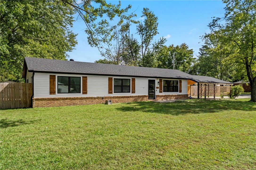 Property Photo: 1203 SE Benton Street AR 72712