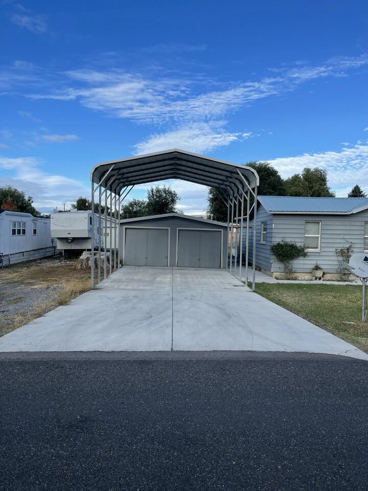 Property Photo: 1520 Derby Street OR 97603