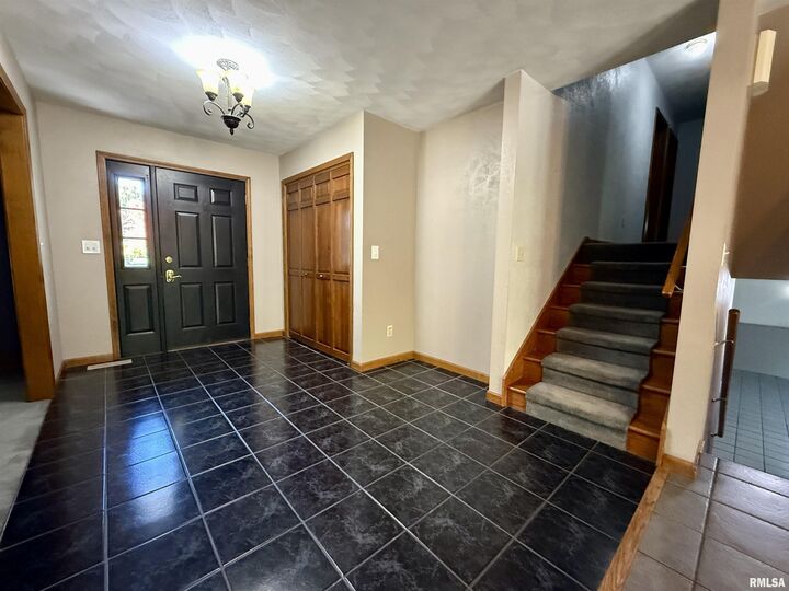 Property Photo: 107 Oakview Drive IL 61448