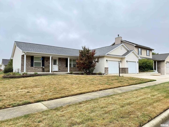 1601 Greenview Drive  Eureka IL 61530 photo