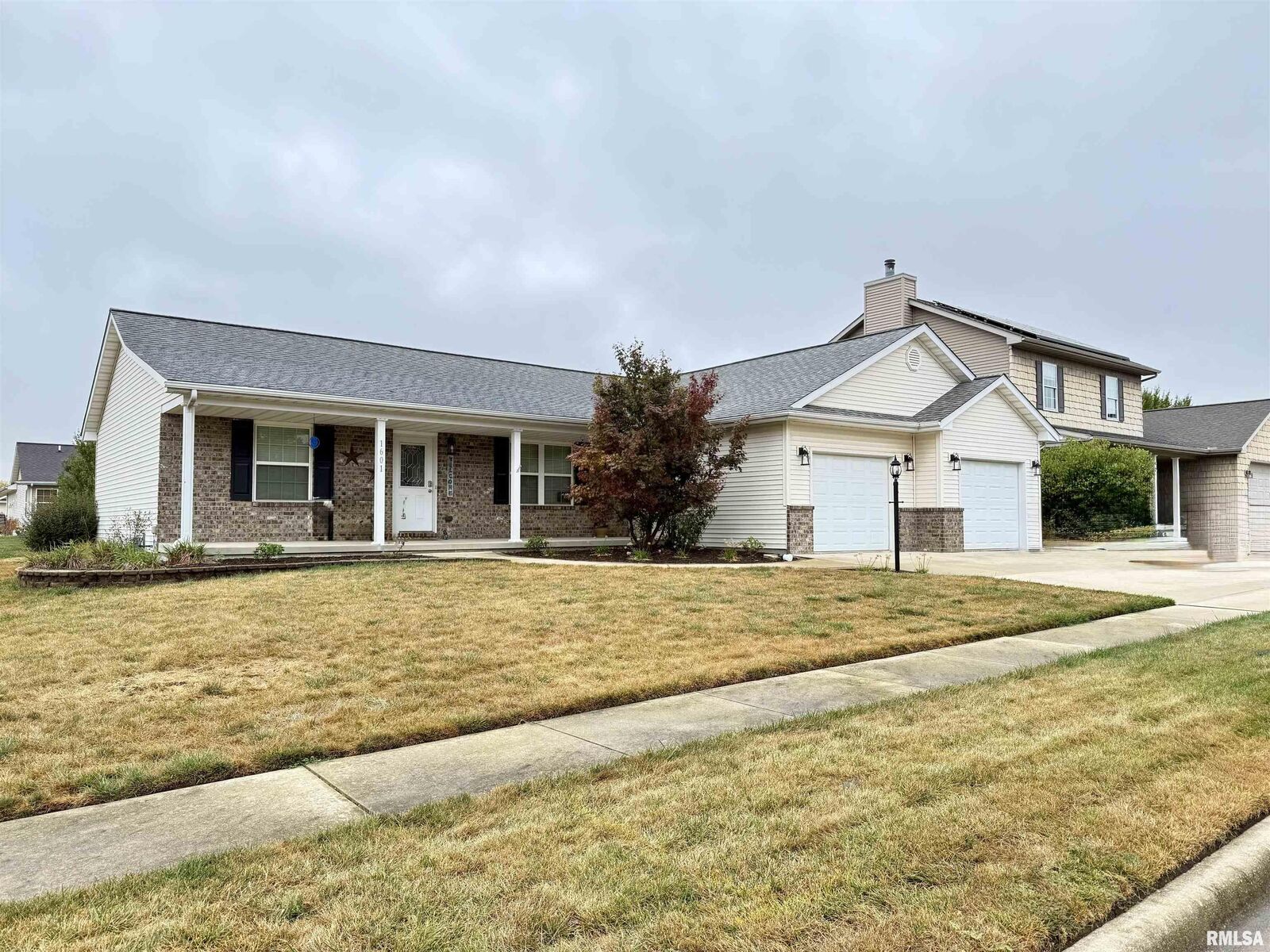 Property Photo:  1601 Greenview Drive  IL 61530 