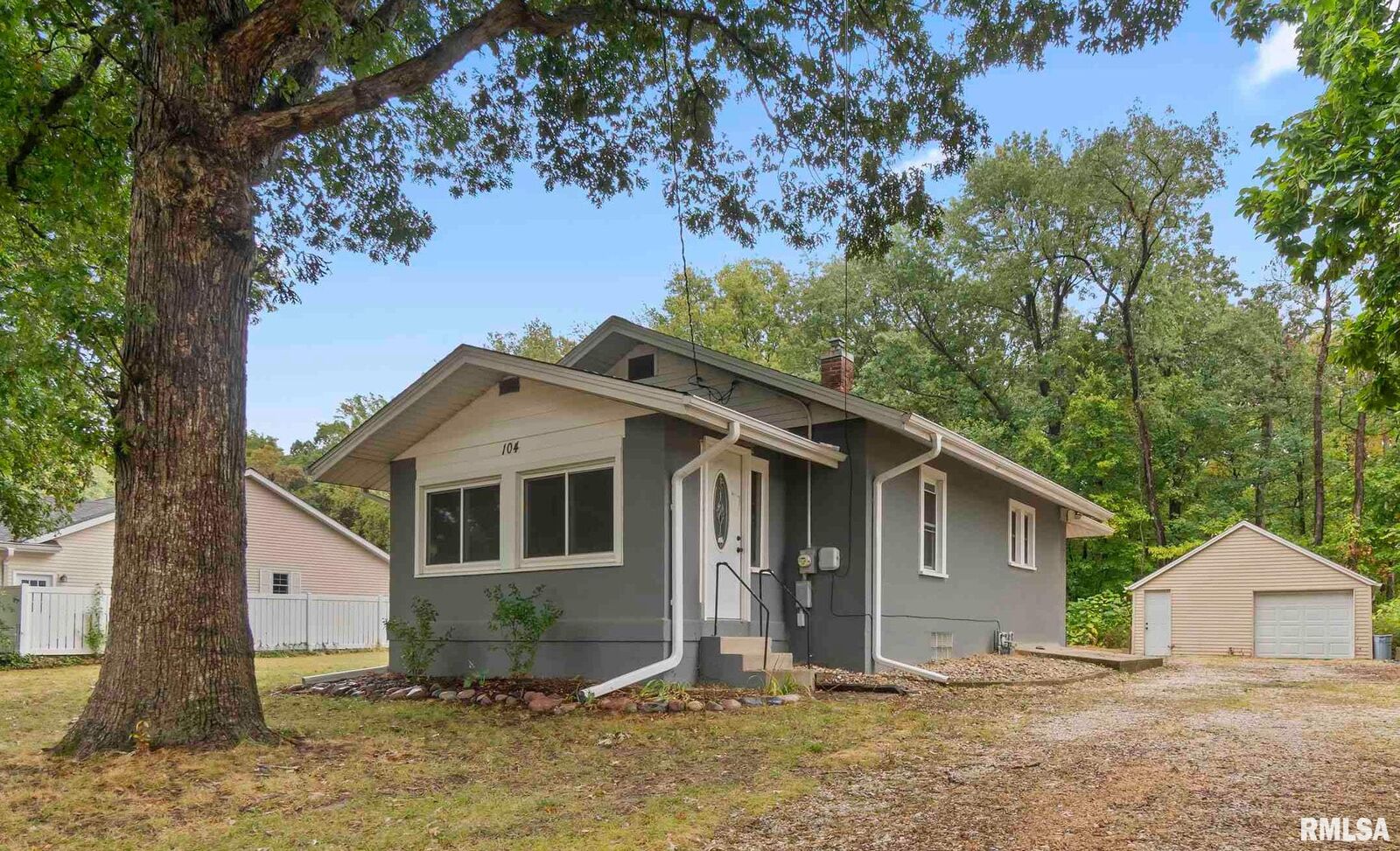 Property Photo: 104 N Inglewood Drive IL 61611