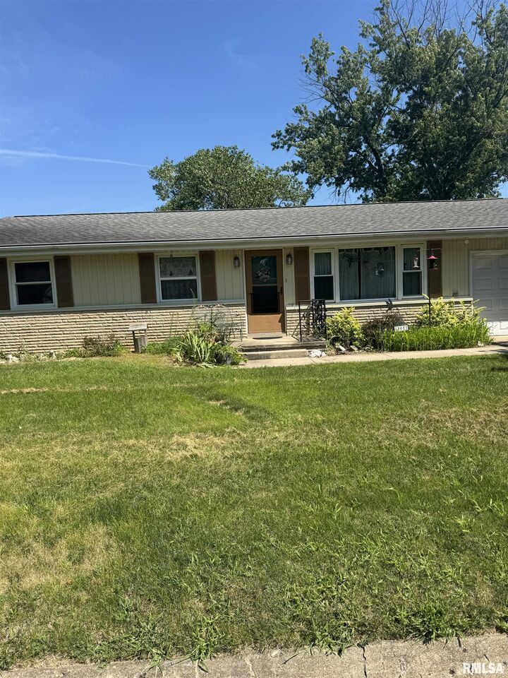 305 1st Street  Congerville IL 61729 photo