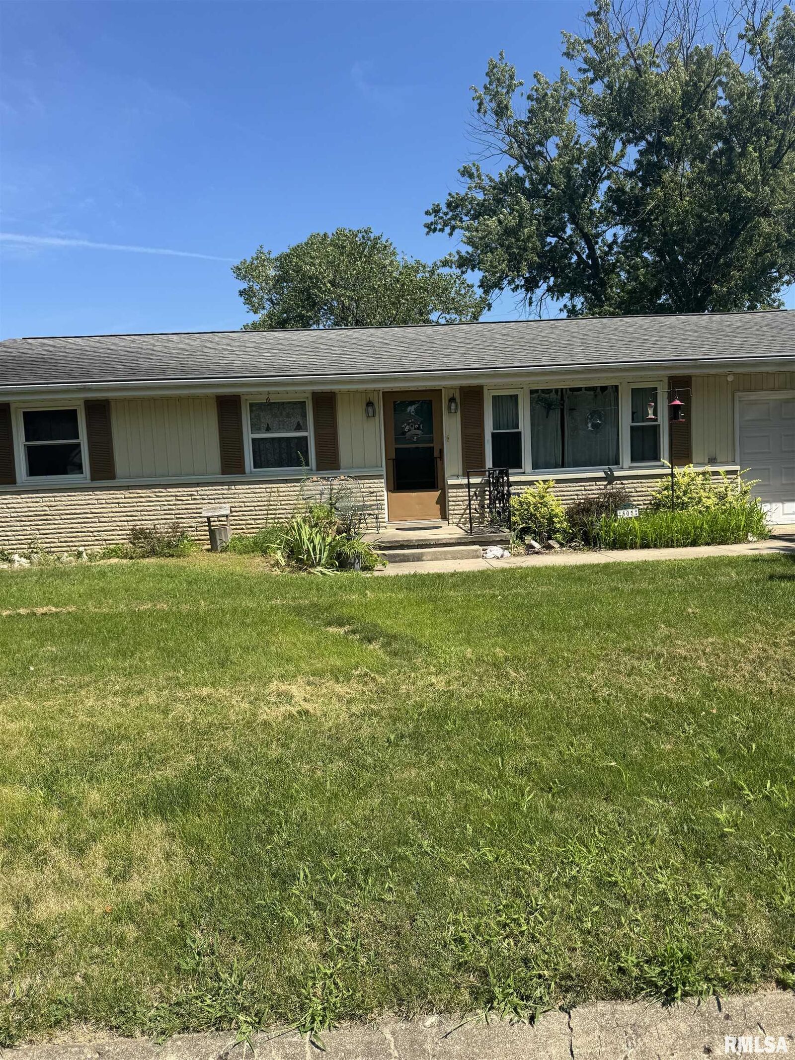 Property Photo: 305 1st Street IL 61729