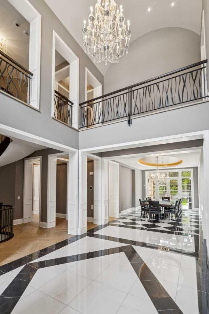 Photo de la propriété: 1307 Baldwin Crescent SW AB T2V 2B7