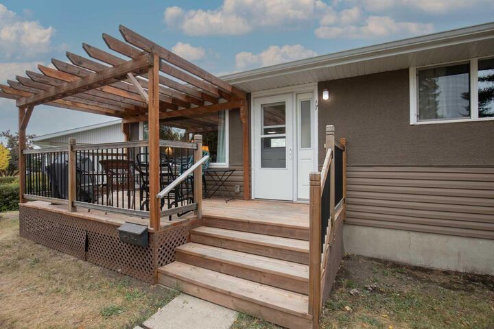 Property Photo:  17 Fern Road  AB T4N 4Z3 
