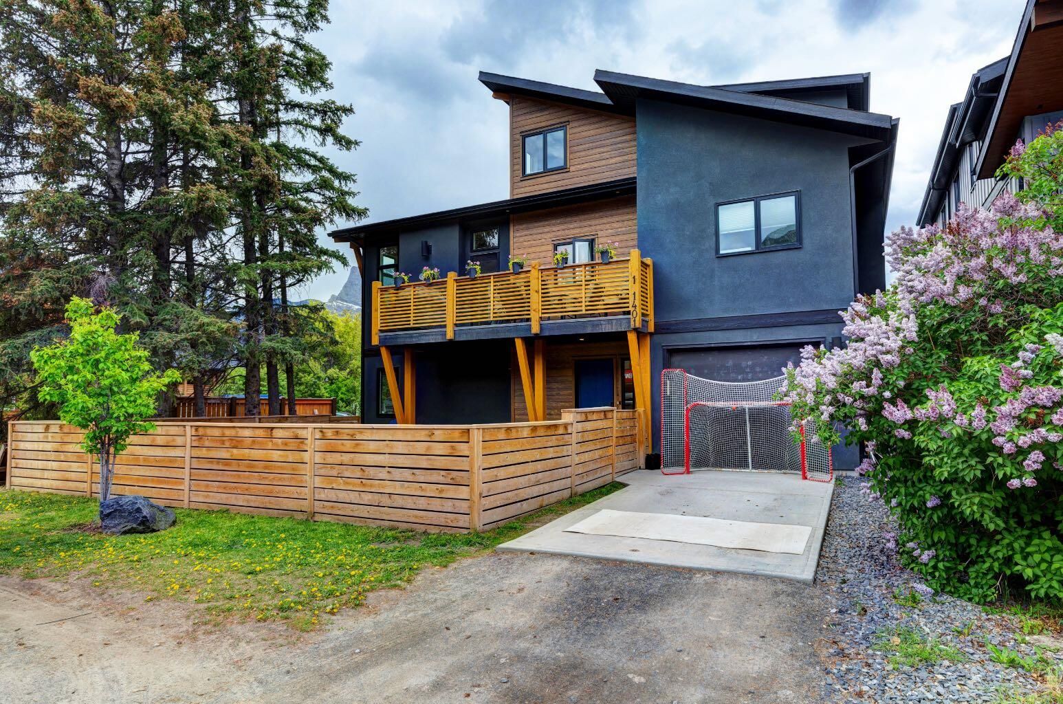 Photo de la propriété: 1401 1st Avenue 1 AB T1W 1M6