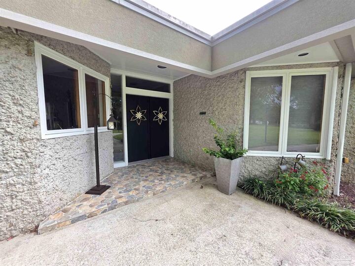 Property Photo: 5516 Molino Rd FL 32577