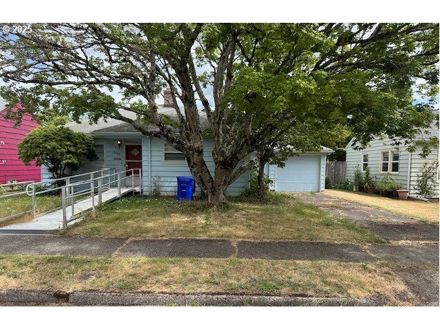 Property Photo: 3636 SE 74th Ave OR 97206