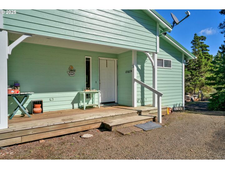 Property Photo: 5603 Friendly Acres Rd OR 97439