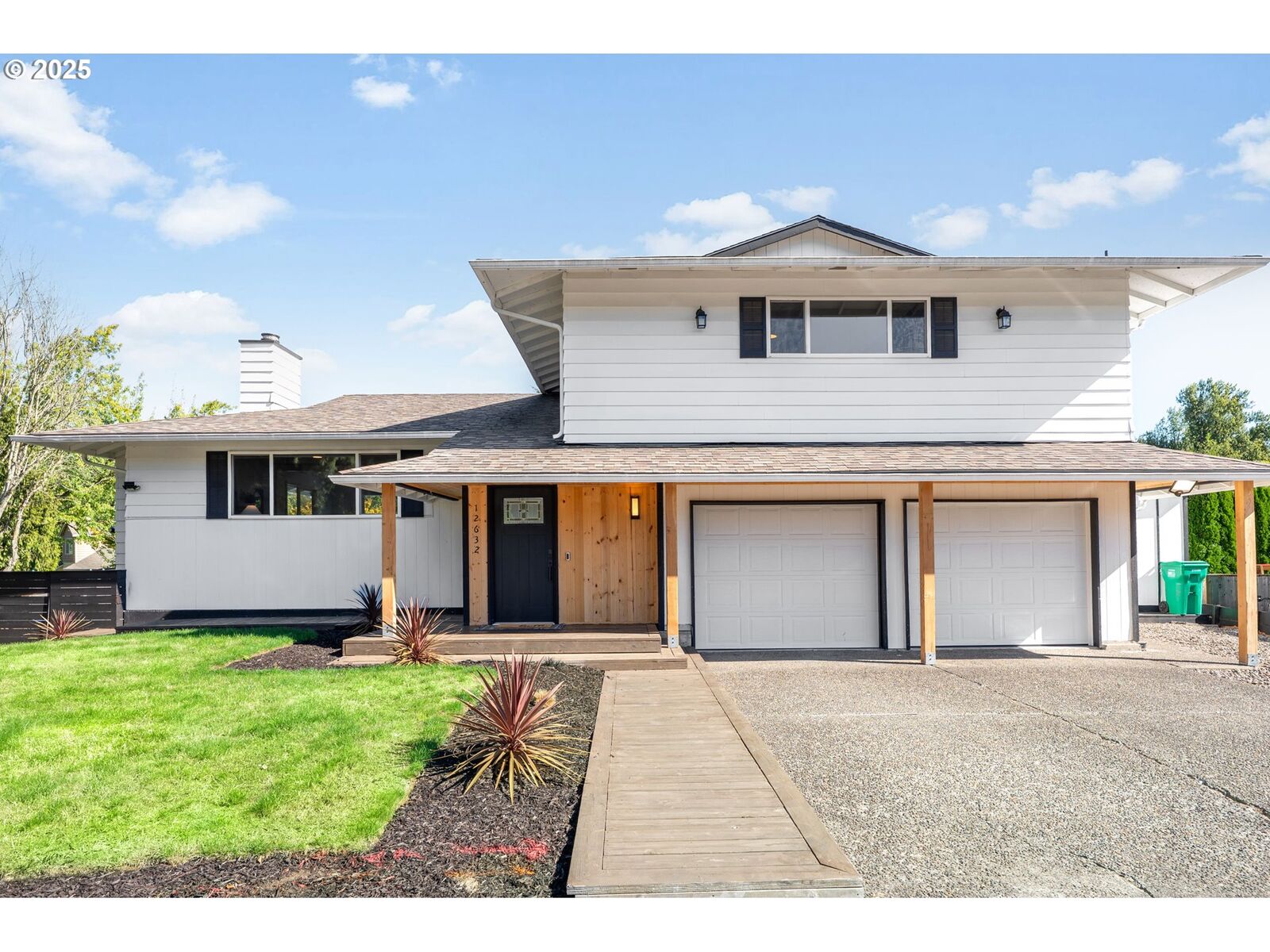 Property Photo:  12632 SE 39th Ct  OR 97222 