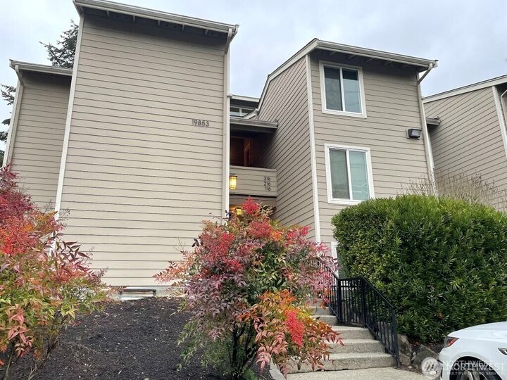 19853  25th Avenue NE 116  Shoreline WA 98155 photo