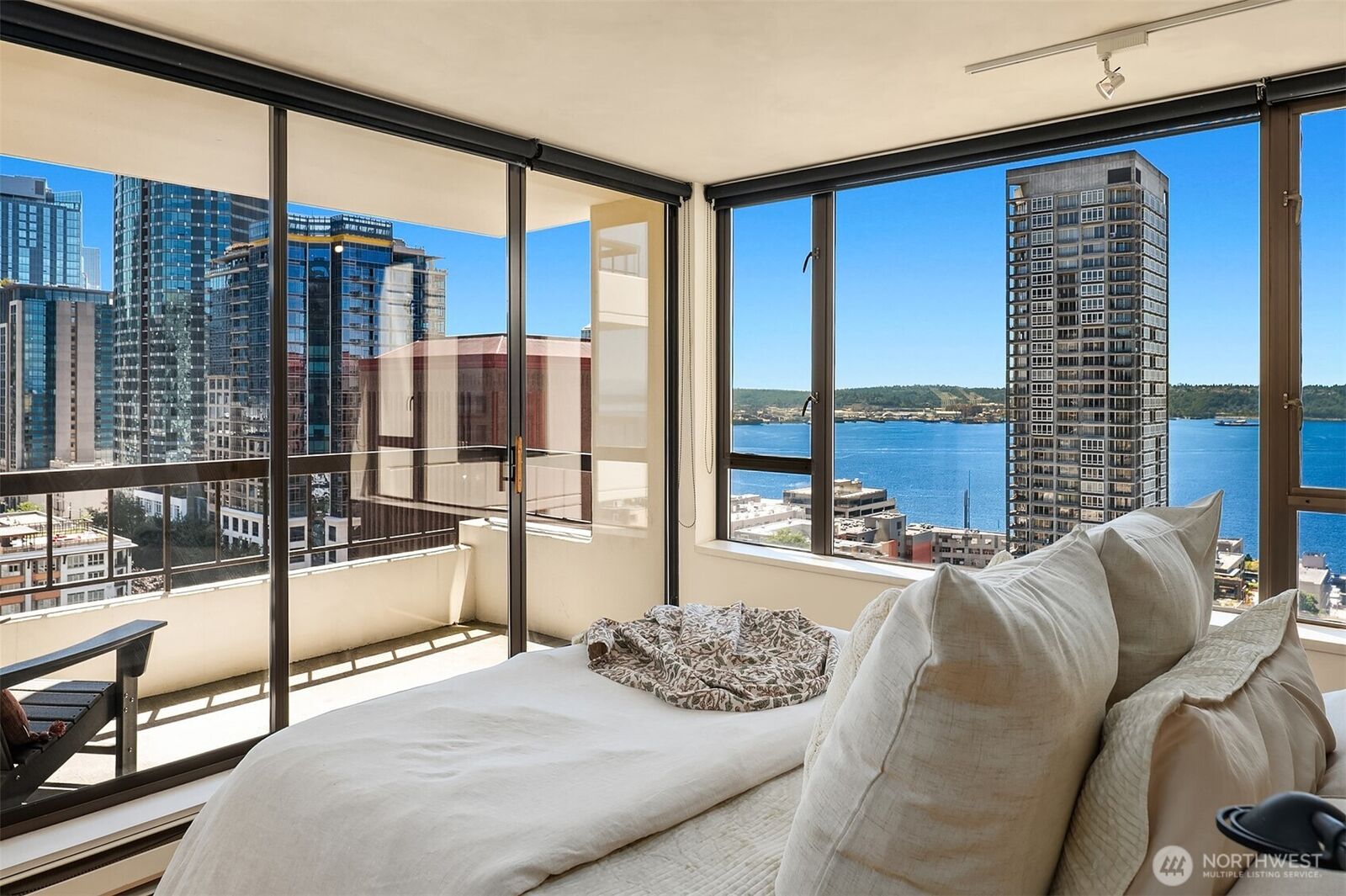 Property Photo:  2201  3rd Avenue 2003  WA 98121 