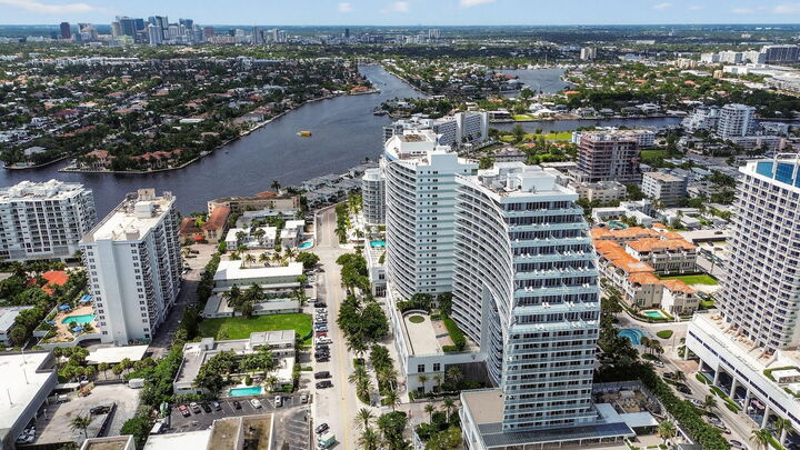 Property Photo: 3101 Bayshore Drive Drive 2106 FL 33304