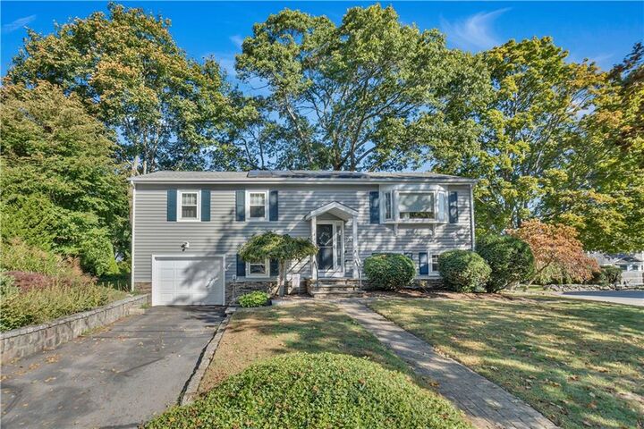 51 Franca Drive  Bristol RI 02809 photo