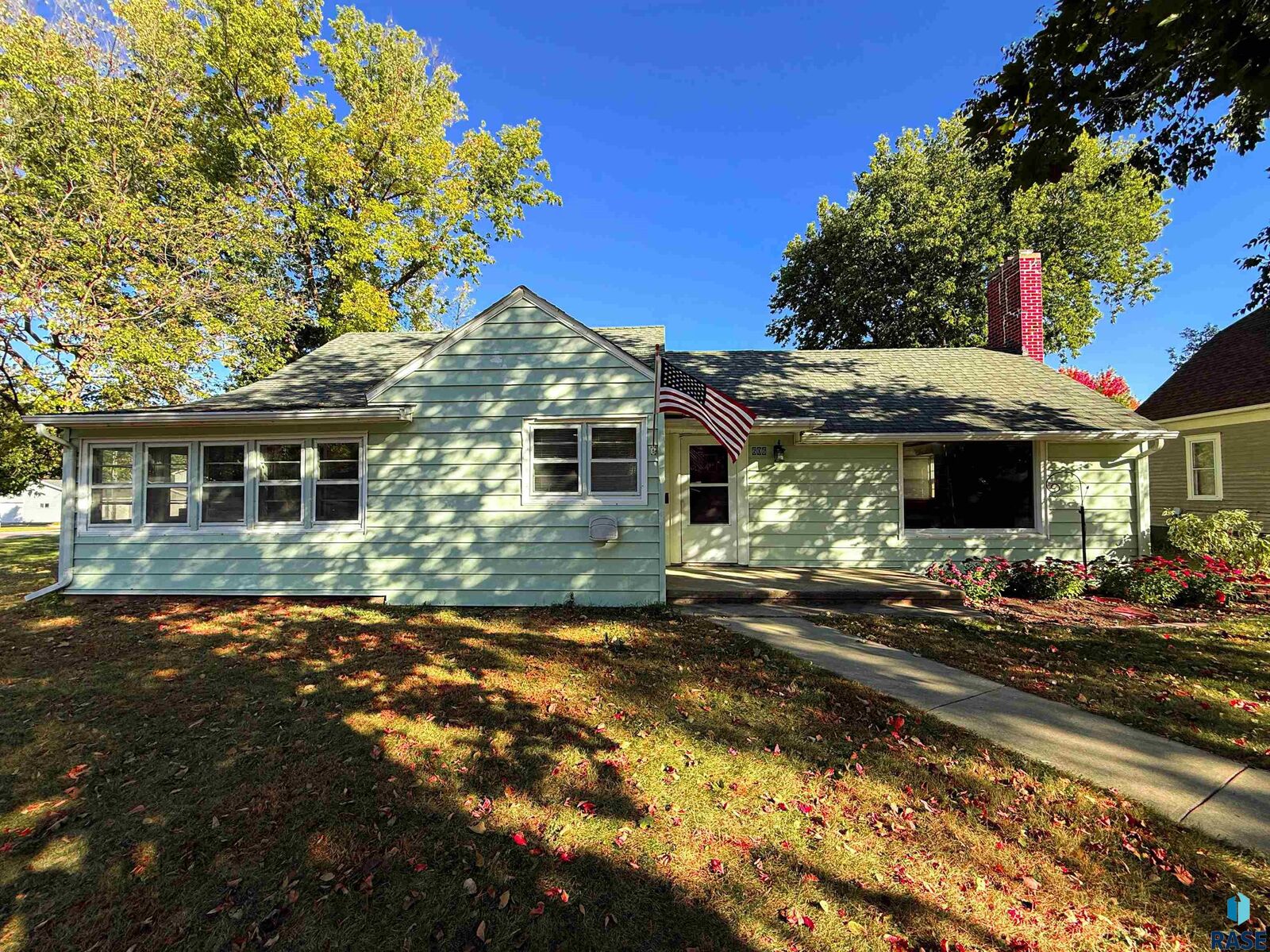 Property Photo: 606 W Pipestone Ave SD 57028