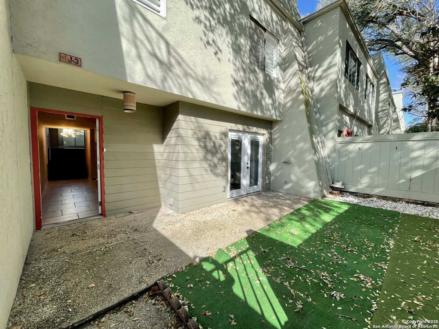 Property Photo:  3103 Eisenhauer J3  TX 78209 