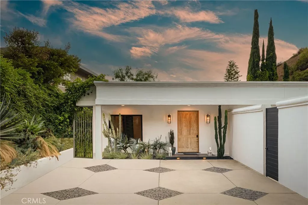 Property Photo:  9275 Flicker Place  CA 90069 