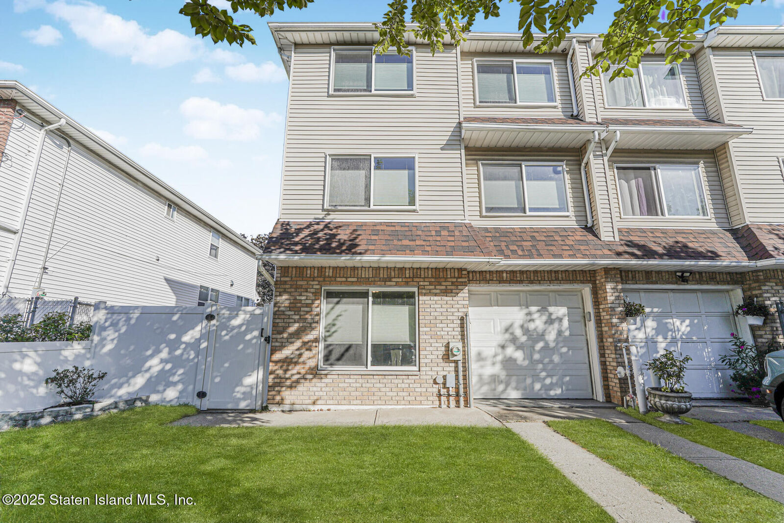Property Photo: 729 Correll Avenue NY 10309