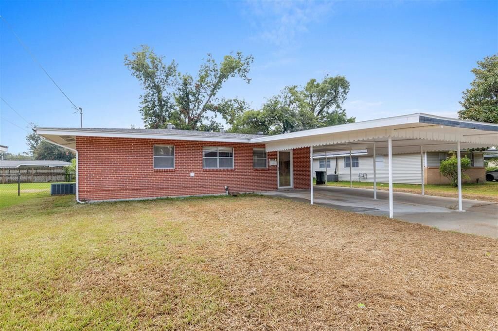 Property Photo: 1404 Meadow Drive LA 70607