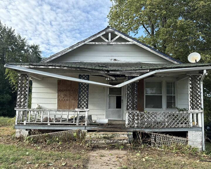 Property Photo:  307 E Benton Street  MO 64633 
