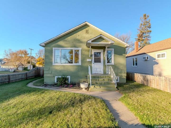 Property Photo: 200 11th Street E SK S6V 1A3