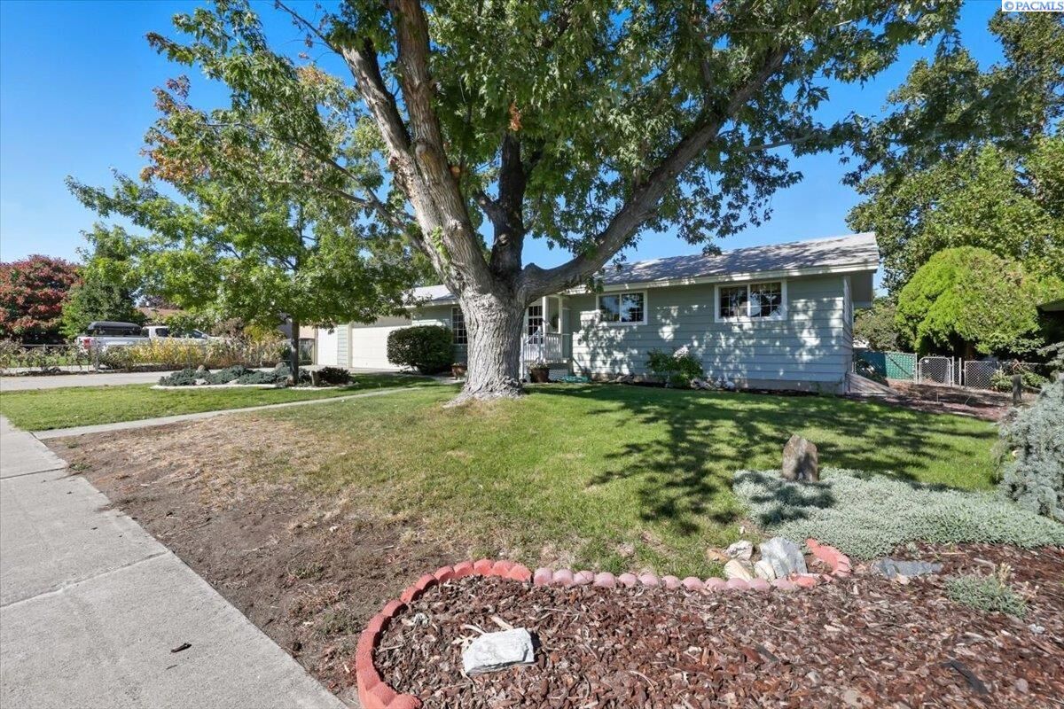 Property Photo: 1416 Agnes St WA 99352