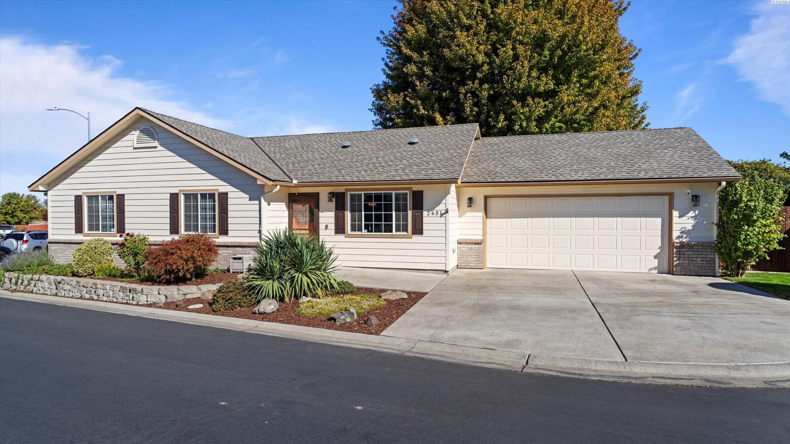 Property Photo: 2451 S Arthur Ct WA 99338